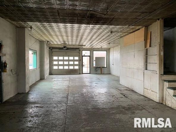 154 W Main St, Galesburg, IL 61401
